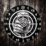 Design för mangrottor darttavla<br><div class="desc">För in jaktens spänning inomhus med denna cirkelformade design som innehåller ett träffande svart-vitt ölglas som hålls i hand och som är inramat av ett djärvt mål. Perfekt för människogrottor eller jaktlott,  den här dekanen biet lägger till en rustik,  äventyrlig vibe i ditt rum.</div>