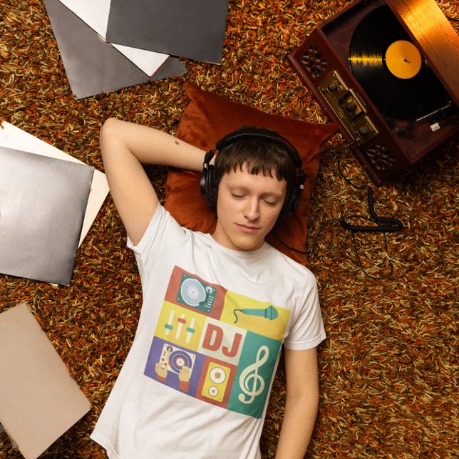 Designad professionell Disk Jockey Iconic T-shirt (Skapare uppladdad)