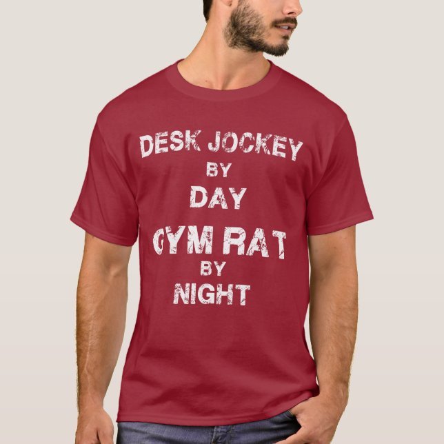 Desk Jockey by day - Gym Råtta by night T Shirt (Framsida)