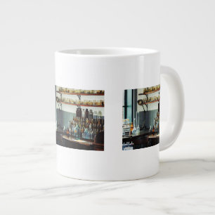 Desk med Flaskor Kemikalier Jumbo Mugg