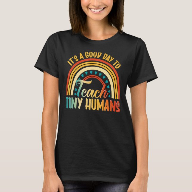 Dess Bra Day to Tiny Humans Daycare Provider T Shirt (Framsida)
