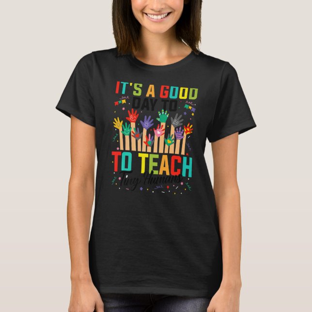 Dess Bra Day to Tiny Humans Daycare Provider T Shirt (Framsida)