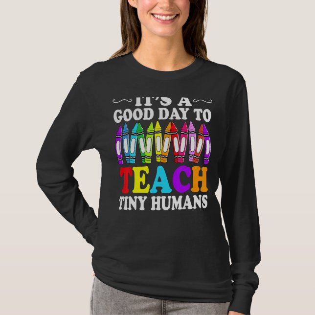 Dess Bra Day to Tiny Humans Daycare Provider T Shirt (Framsida)