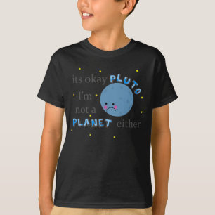 dess godkännande pluto i svart tee shirt