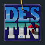 Destin FL Beach Umbrella Typography Använda Own Ph Julgransprydnad Keramik<br><div class="desc">Använda ditt eget foto på den här Destin, Florida-julprydnaden med ord DESTIN i fet staplad typografi. Om du har rest till Destin, Florida, i år, vill du minnas resa med denna unika julkeepsaksdekoration med en bild av turkosblått vatten, vit sandstrand och rödstrandparaply och stol inuti fetstil på marinblå bakgrund. Enkel...</div>