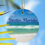 Destin Florida Beach Photograph Julgransprydnad Keramik<br><div class="desc">Ett vackert strandfotografi som tagits på det perfekta semestermålet Destin i Florida. Den vackra grönten vatten i Sandestin tvättar upp till sandstranden under serene blå himmel för att göra perfekten till scenbild på semester.</div>