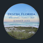 Destin Florida Beach Sunset Anpassningsbar Family  Magnet<br><div class="desc">Den här pikonresque-strandmagneten från Destin Florida har den vackra rosan och orangen solnedgång som försiktigt berör havet vinkart över sand och havsgräs. Sötnos är bra med personligens resa datum och familjens efternamn för din favoritsemester.</div>