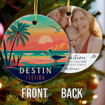 Destin Florida Vintage Fiskmås Sunset Souvenirs Julgransprydnad Keramik<br><div class="desc">Destin Beach Florida Vintage Fiskmås Retro Handflatan Träd 60-tal Souvenirs. Solnedgång med din favorit Florida-strand och ditt hav, lämpligt för Florida-stranden Städer älskare, särskilt de som kärlek Destin Beach. - Lägg till ett foto på baksidan med den lättåtkomliga mallen för använda. - Du kan anpassa och ändra den här mallen...</div>