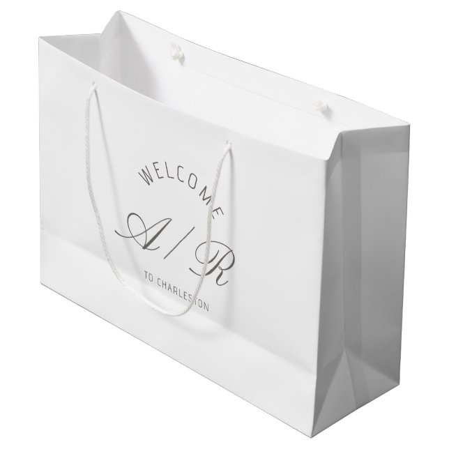 Destination Wedding Monogram White Welcome Bag (Framsidan Vinklad)