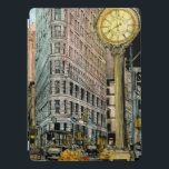Destinationer | Vintage Femte handelsplatsen iPad Pro Skydd<br><div class="desc">Upptäck den här underbart utformade vattenfärgen och bläck-designen av Melissa Wang och som World Art Group on Zazzle har presenterat för er. I bild avbildas New Yorks Byggnad i Flatiron och Femte Avenue Clock omgiven av det vardagliga stadslivet. Kolla in den tydliga detaljen i byggnad och själva klockan medan folk...</div>