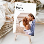 Destinationsfoto för bröllop och Namn Bordsnummer<br><div class="desc">Lägg till en speciell avslutande beröring till borden för bröllopsmottagning med de här anpassningsbarnas fotokort för bordsnummer. Namn varje bord efter ett minnesvärt resmål och lägg till ett foto och målet namn till dessa unika kortinnehavare. Ditt foto justeras vid grund i en bågslayout med placeringen namn och datum initialer och...</div>