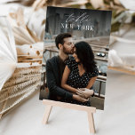 Destinationsfoto för bröllop och Namn Bordsnummer<br><div class="desc">Lägg till en speciell avslutande beröring till ditt bröllopsmottagningskort för bord med anpassningsbarna fotokort för bord namn. Namn varje bord efter ett minnesvärt resmål och lägg till ett foto och målet namn. Ditt foto visas i fullt utfall med namn i modern vit text och "bord" i calligraphy-skript.</div>