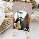 Destinationsfoto för bröllop och Namn Bordsnummer<br><div class="desc">Lägg till en speciell avslutande beröring till borden för bröllopsmottagning med de här anpassningsbarnas fotokort för bordsnummer. Namn varje bord efter ett minnesvärt resmål och lägg till ett foto och målet namn till dessa unika kortinnehavare. Ditt foto justeras mot grund i en bågslayout, där namn och ditt initialer och bröllop...</div>