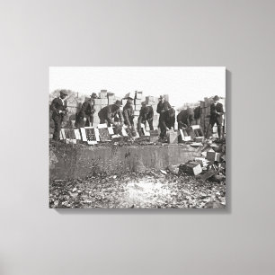 Destroying Bootleg Liquor, 1923 Canvastryck