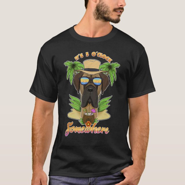 Det är 5 oClock nånstans att dricka Mastiff. T Shirt (Framsida)