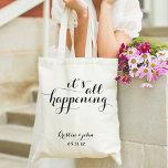 Det är allt som händer skript Bröllop Tote bags Tygkasse<br><div class="desc">Allt händer! När din stora dag äntligen är här,  användor du den här söten som bröllopsfavoriter,  brudens sida-presentsäckar,  repetitionsmiddagar,  välkomstpåsar osv. Anpassa med ditt namn och datum!</div>