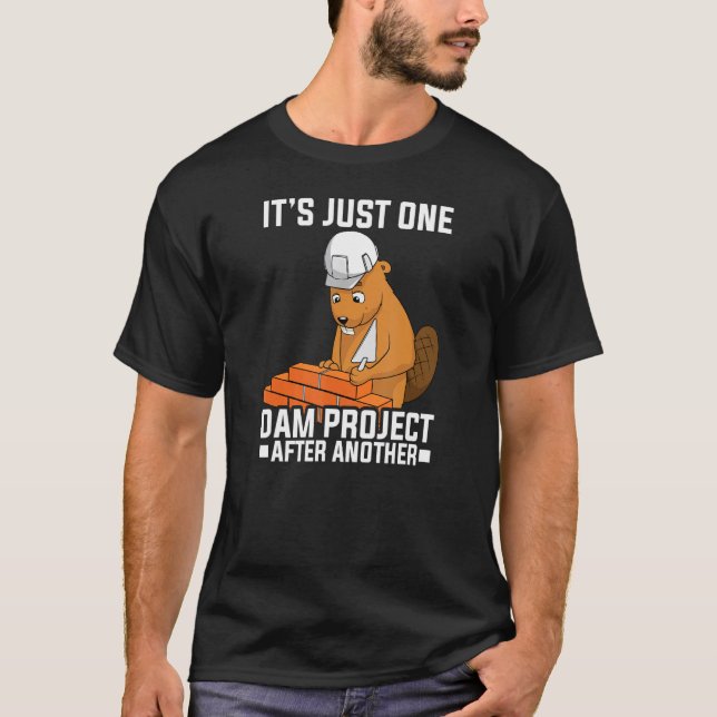 Det är bara ett dammprojekt efter ett annat Dam-pr T Shirt (Framsida)