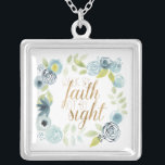 Det är bra - gå vid Faith Inte vid synen Silverpläterat Halsband<br><div class="desc">Det är bra att jag är med Studio W. Har en vacker blommigt gräns med frasen "Walk by Faith,  Not by Sight".</div>