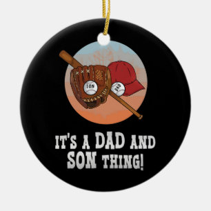 Det är en baskeboll för Pappa och Son Sak Fars dag Julgransprydnad Keramik