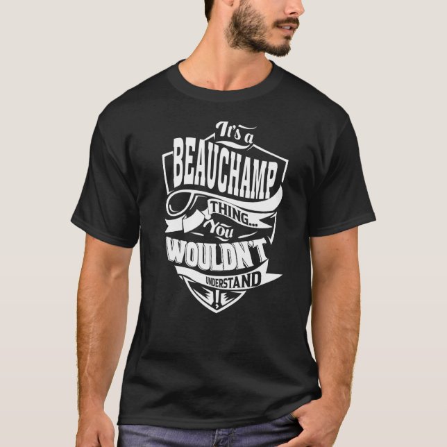 Det är en BEAUCHAMP Sak Gifts Premium T Shirt (Framsida)