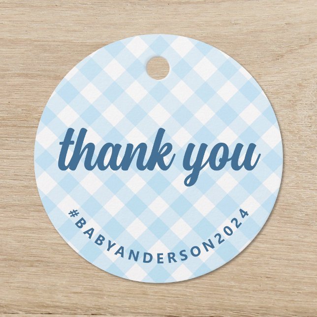 Det är en Boy Tack Gingham Baby Shower Gåvor Etiketter (Skapare uppladdad)