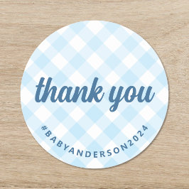 Det är en Boy Tack Gingham Baby Shower Runt Klistermärke