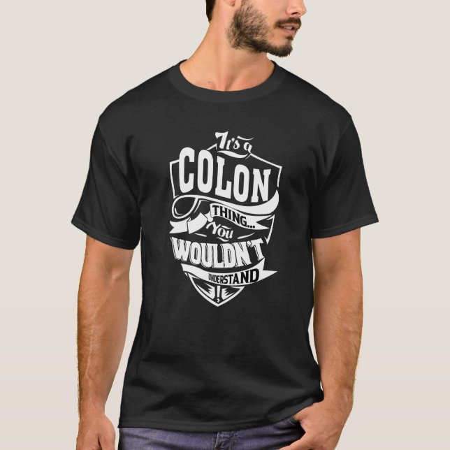 Det är en Colon Sak T Shirt (Framsida)