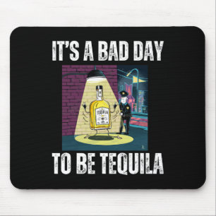 Det är en dålig dag att vara Tequila Drinking-poli Musmatta