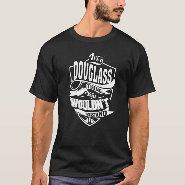 Det är en DOUGLASS Sak T Shirt (Framsida)