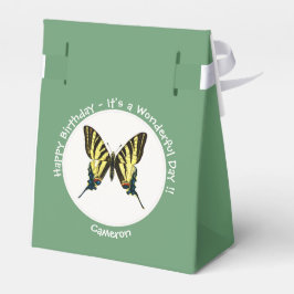 Det är en Födelsedagsfest för Skrussvanselfjäril. Presentaskar