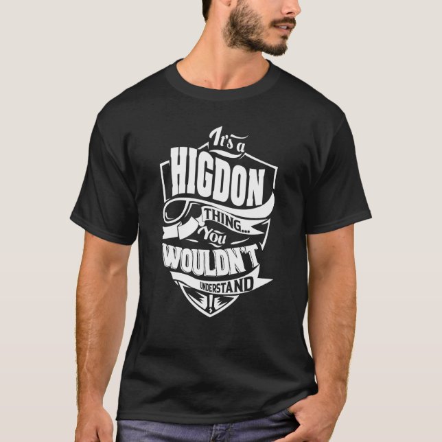 Det är en HIGDON Sak T Shirt (Framsida)