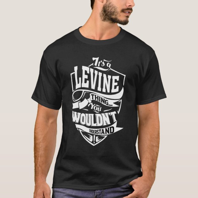 Det är en Levine Sak T Shirt (Framsida)