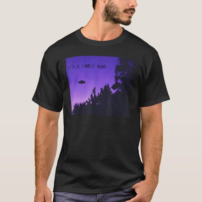 Det är en Lonely Road Aesthetic Vaporwave T Shirt (Framsida)