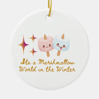 Det är en Marshmallow-värld på vintern på en Julgransprydnad Keramik