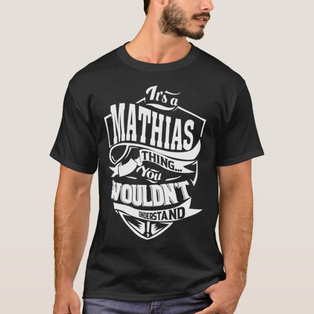 Det är en MATHIAS Sak T Shirt (Framsida)