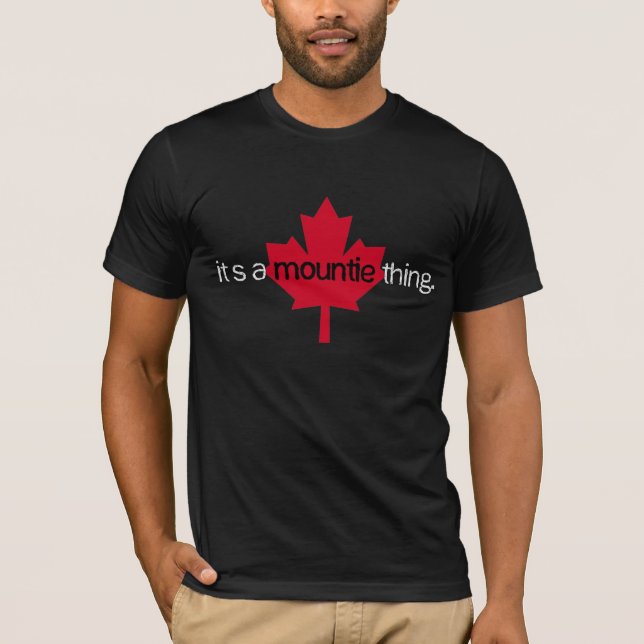 Det är en Mountiesak Tee Shirt (Framsida)