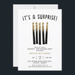 Det är en överraskning på Birthday Black Guld Glit Inbjudningar<br><div class="desc">Det är en överraskning av den femtionde inbjudan från Birthday Black Guld. Dina gäster vet att det här blir ett speciellt party genom att bara tittar på inbjudan!</div>