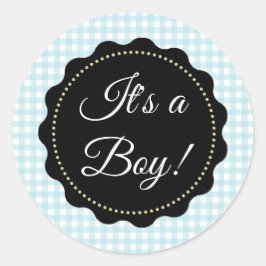 Det är en pojke! Baby Shower Blue gingham Stickers Runt Klistermärke