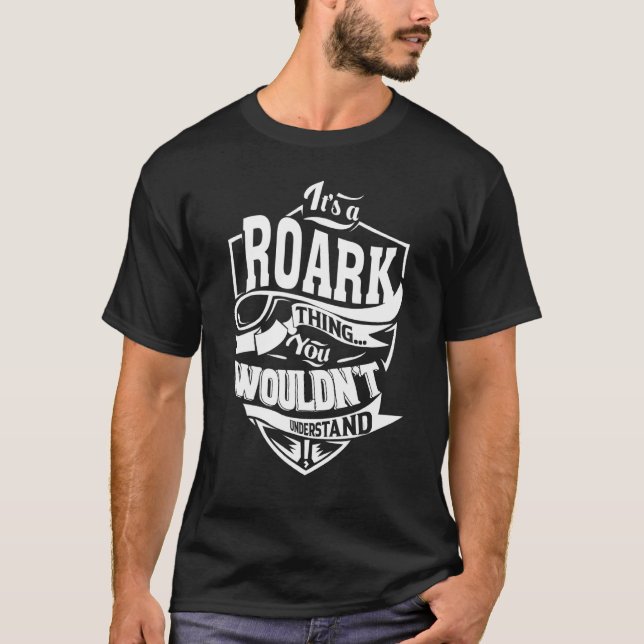 Det är en ROARK Sak T Shirt (Framsida)