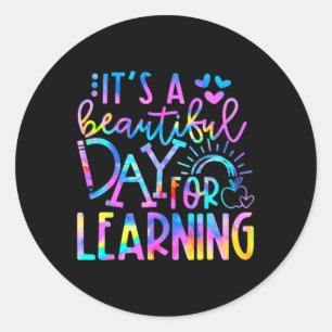 Det är en vacker dag för att lära sig Tie Dye till Runt Klistermärke