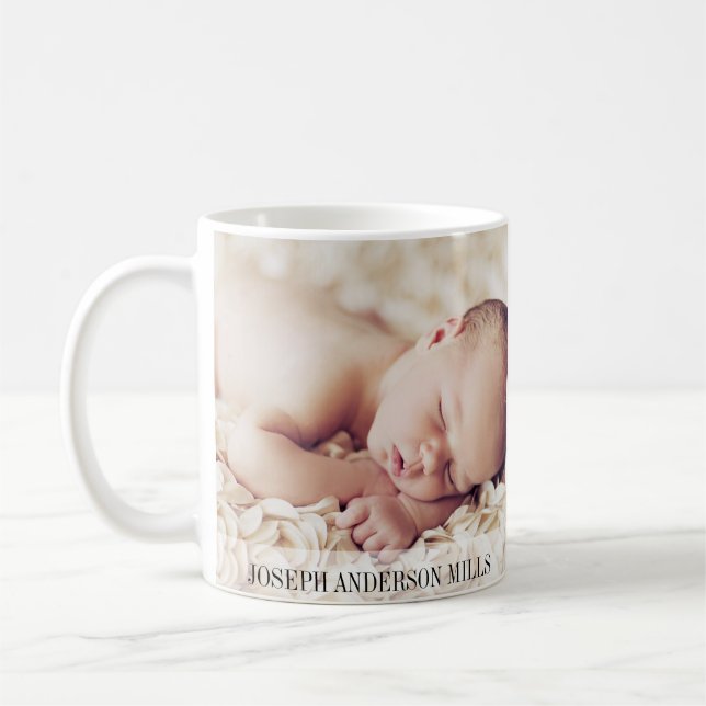 Det är ett Baby-fotofödelsemeddelande. Kaffemugg (Vänster)