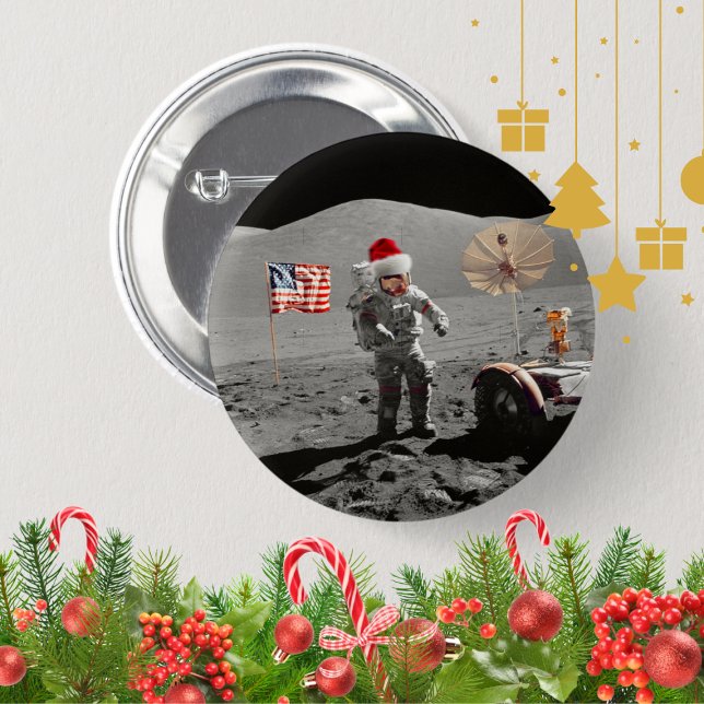 Det är ett litet steg för jultomten Apollo 17  Knapp (Skapare uppladdad)