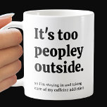Det är för folk utanför kaffemugg<br><div class="desc">Det är för folk utanför.. mugg.Jag stannar och tar hand om mitt koffeinberoende." Anpassa med en namn tryckt lodrätt på sidan. Gör en roligt eller perfekt åt dig själv.</div>