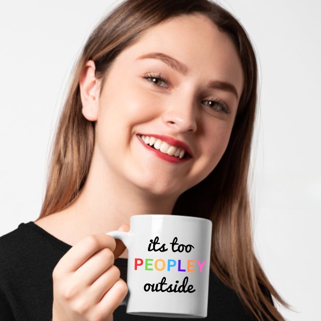 "Det är för folk utanför" Lustigt Kaffemugg (Its too peopley outside)