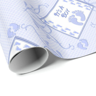 Det är fotspår för en pojkeblått som slår in presentpapper