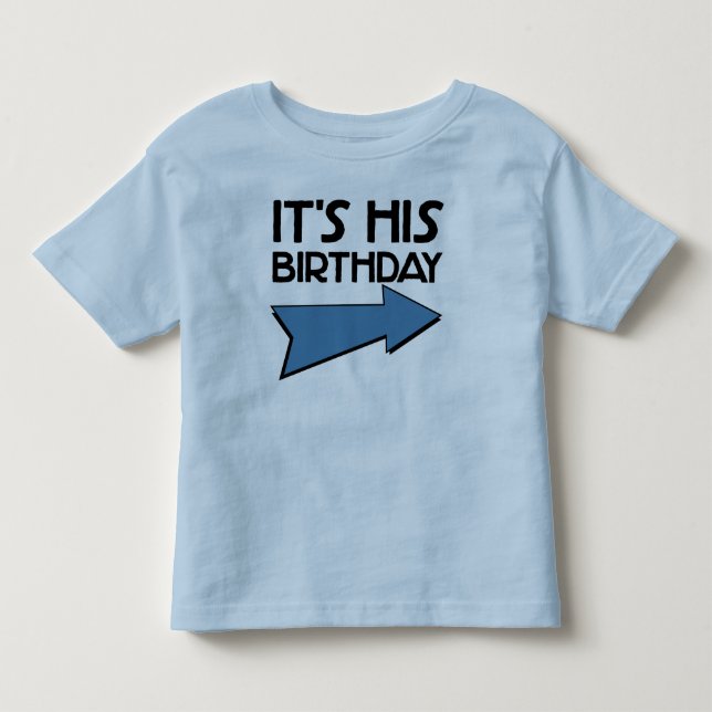 Det är hans BIRTHDAY med pilspetsen LÄMNAT T-shirt (Framsida)