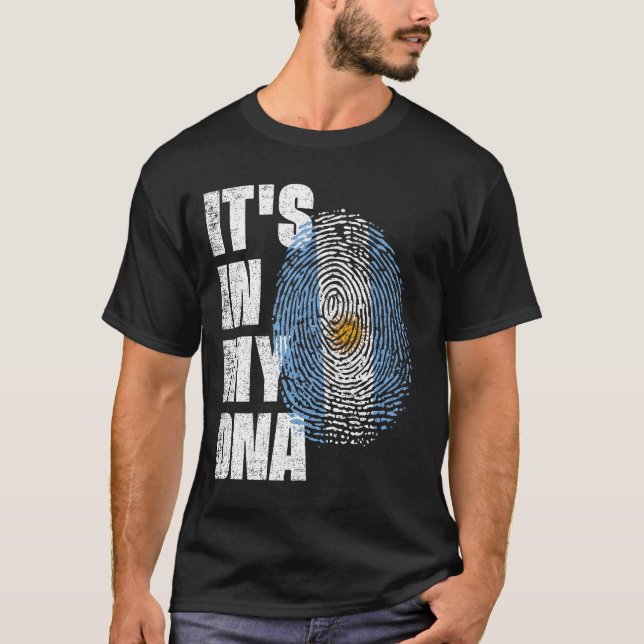 DET ÄR I MIN DNA-Flagga T Shirt (Framsida)