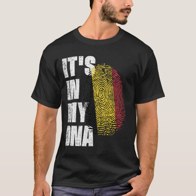 DET ÄR I MIN DNA-Flagga T Shirt (Framsida)
