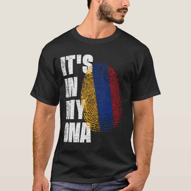 DET ÄR I MIN DNA-Flagga T Shirt (Framsida)