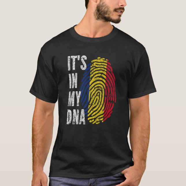 Det är i min DNA-Rumänien-Flagga på rumänska T Shirt (Framsida)